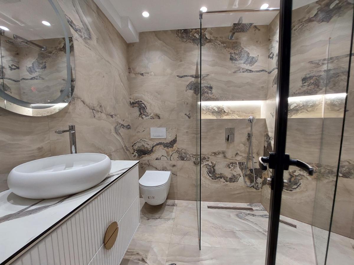 Luxury Apartments Blloku ティラナ エクステリア 写真